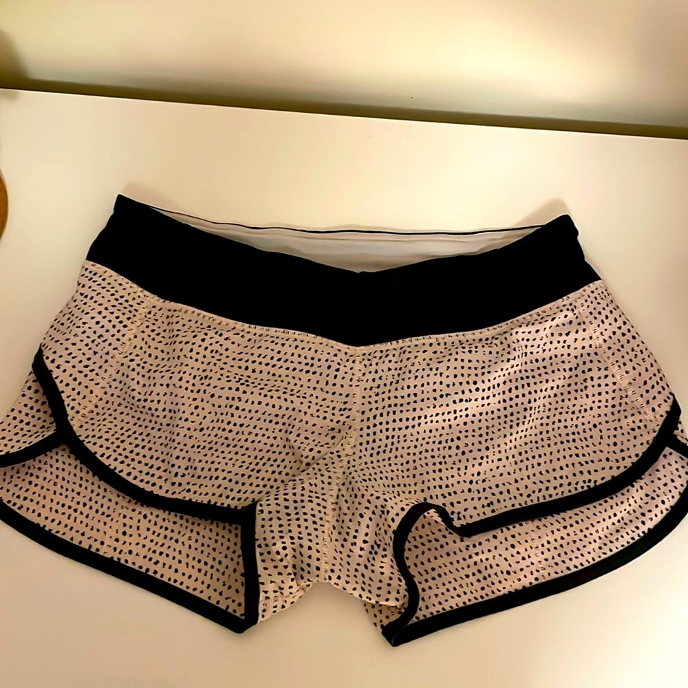 Lululemon Speed Up 2.5” lined Shorts